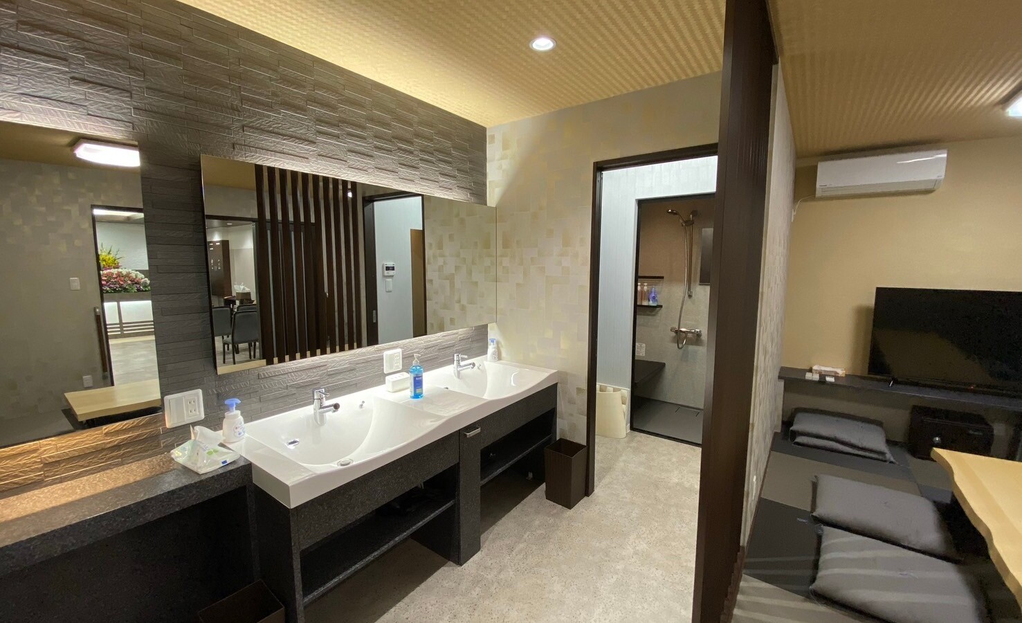 LINE_ALBUM_会館素材_241008_5